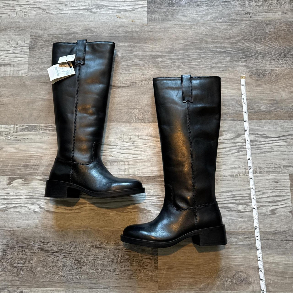 ZARA KNEE HIGH LEATHER BOOTS WITH PULL TABS. SIZE 6 or 36. BRAND NEW